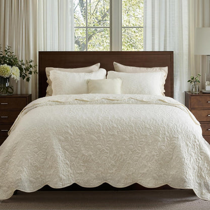 Quilts Queen Size - Bright White Bedspread Queen Size & Lightweight Comforter, Modern Coverlet with Clover Pattern, Ultra Soft All-Season Bedding, 90 x 96 Inches | Stitch-Free Quilting, Lightweight, Summer Bedding Set, Machine Washable, Pet-Friend