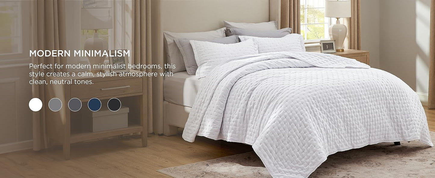 Quilts Queen Size - Bright White Bedspread Queen Size & Lightweight Comforter, Modern Coverlet with Clover Pattern, Ultra Soft All-Season Bedding, 90 x 96 Inches | Stitch-Free Quilting, Lightweight, Summer Bedding Set, Machine Washable, Pet-Friend